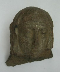 Фрагмент скульптурного изображения Божией Матери – часть украшения колокола с колокольни Ахтырского храма
