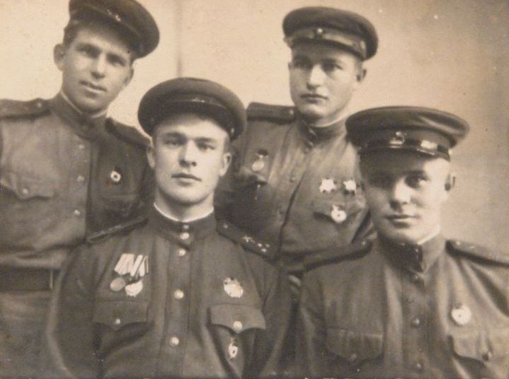 Г.М. Марченко в верхнем ряду справа. 1945 г.