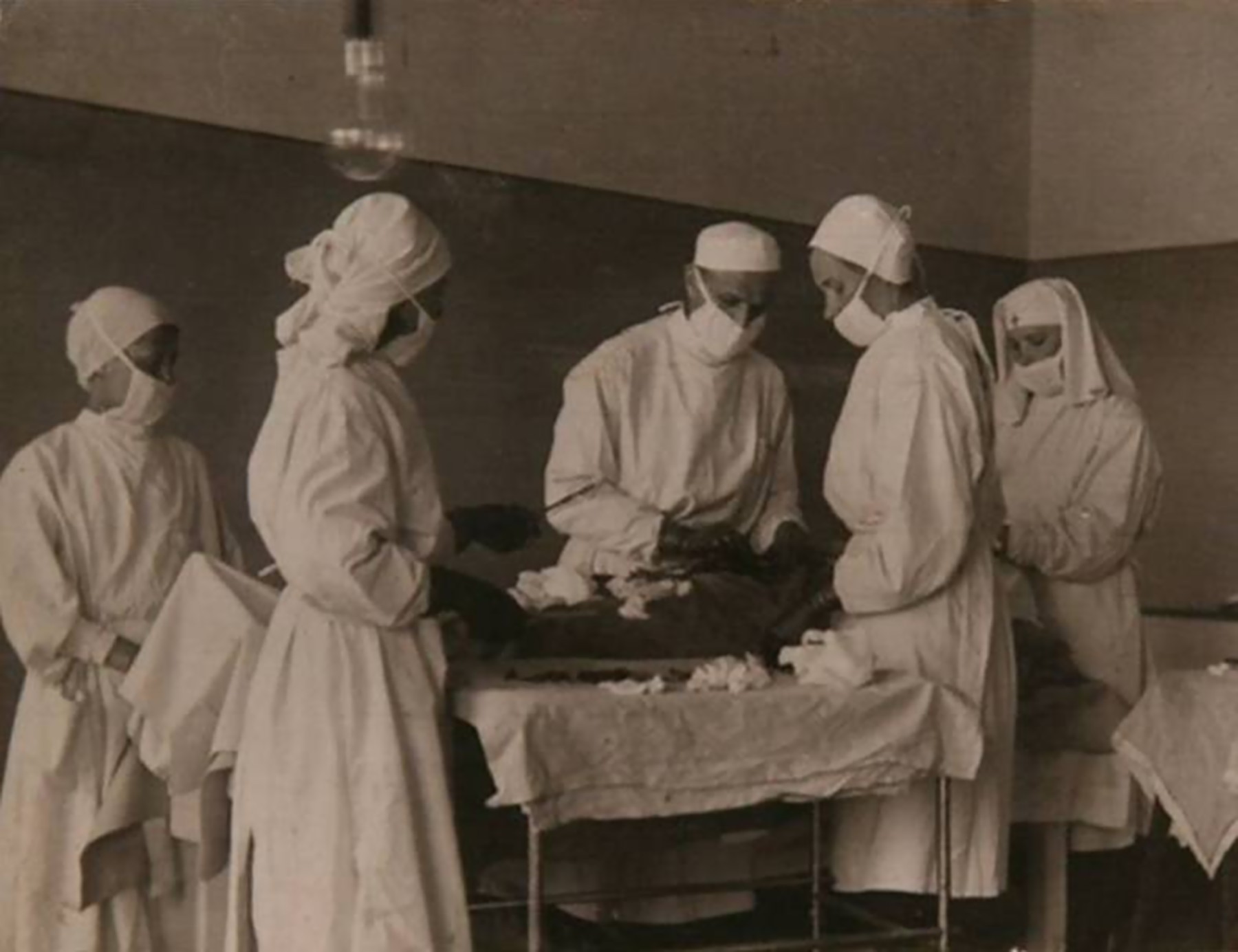 Ищу в госпитале. Госпиталь в школе 1941г.